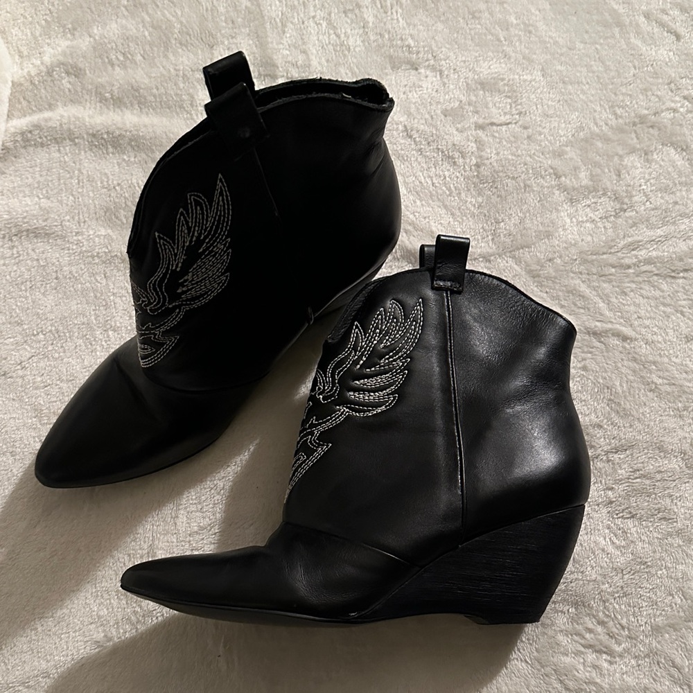 RARE- Matisse Jagger booties